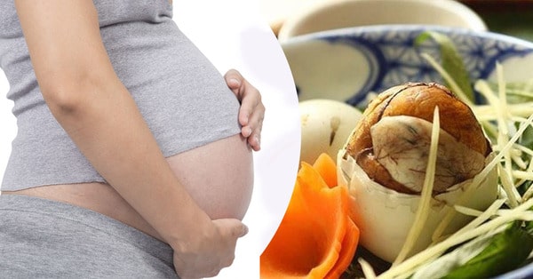 Mẹ bầu không được ăn kèm trứng vịt lộn với rau răm trong 3 tháng đầu thai kỳ